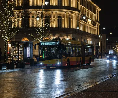 Rainy Warsaw by night 🌝

#night #nightphotography #fujifilm #warszawa #warsaw #transport #tram @#rain #rainyday #streetphotography #street